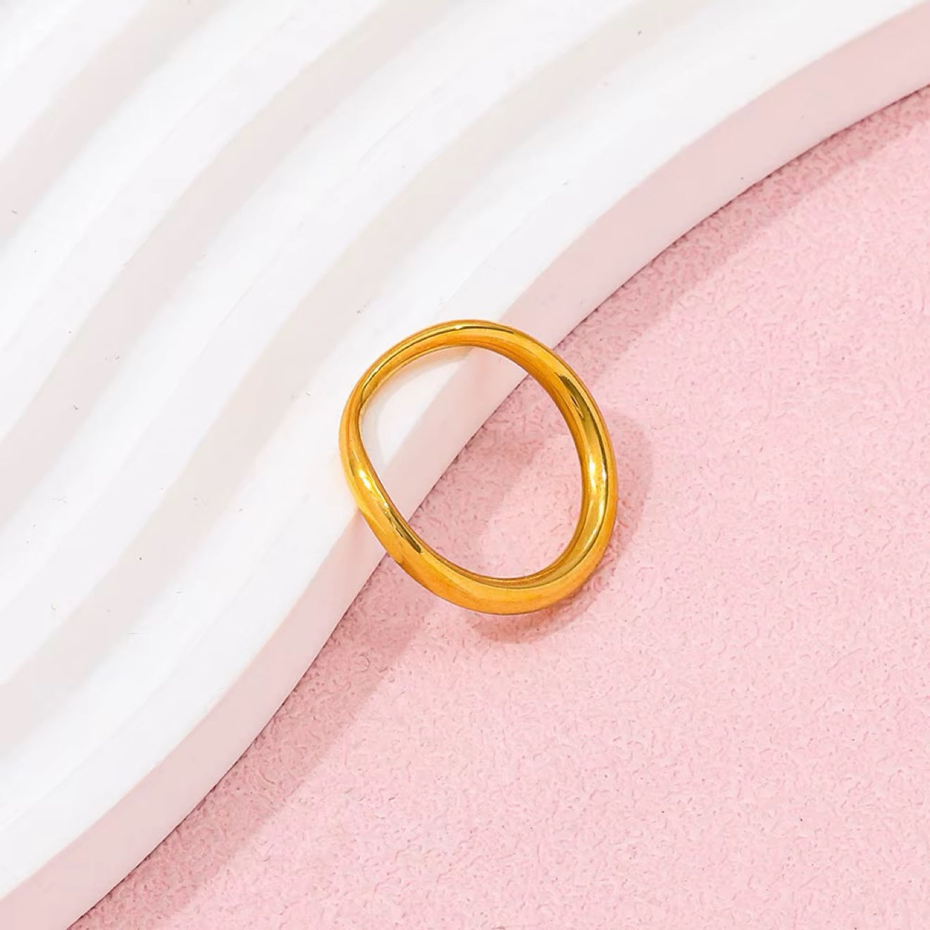 Simple Wave Band Ring